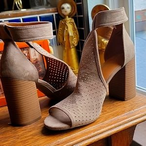 Size 10,mild green, shoes